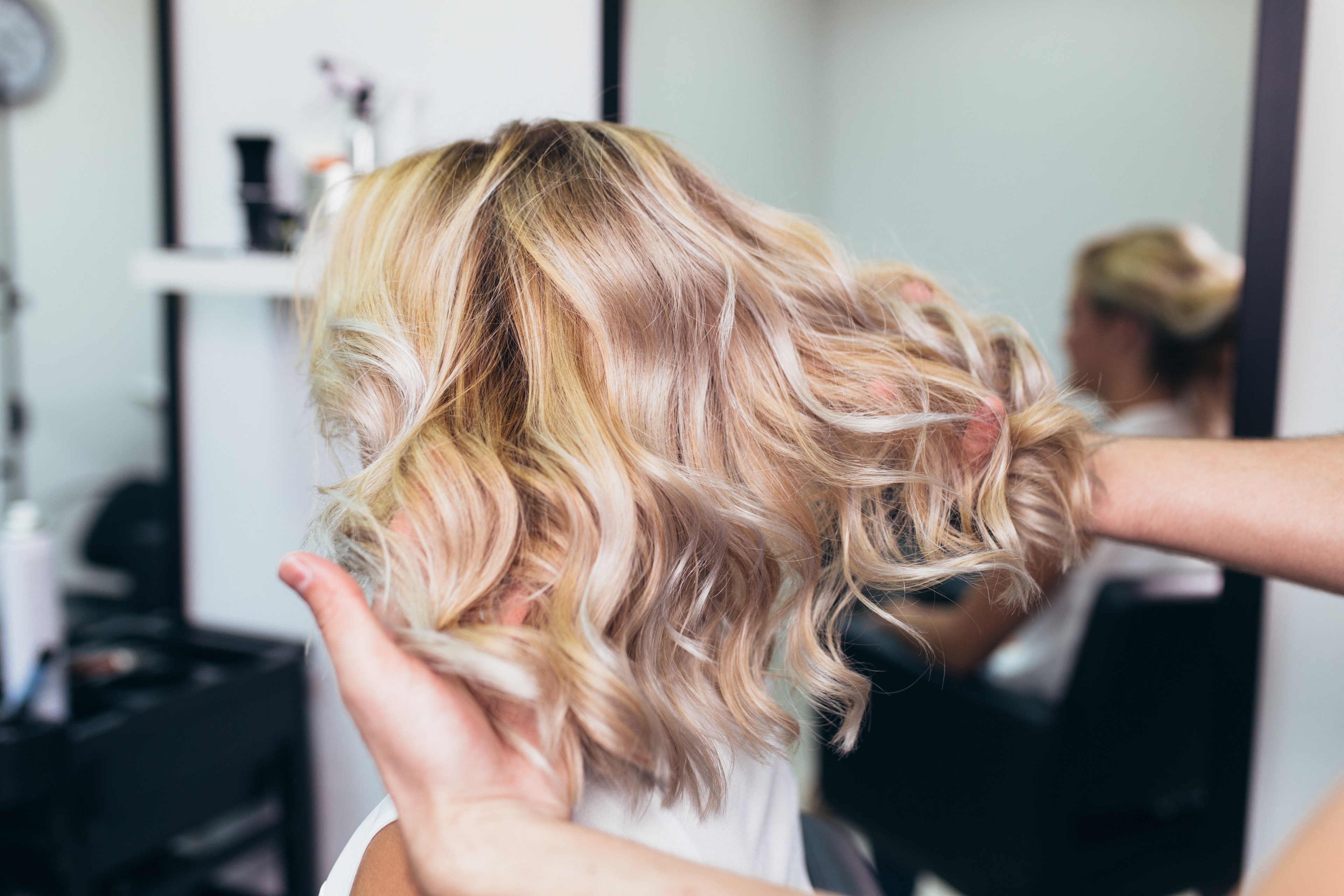 Professionelle Lockenfrisur in Attnang-Puchheim
